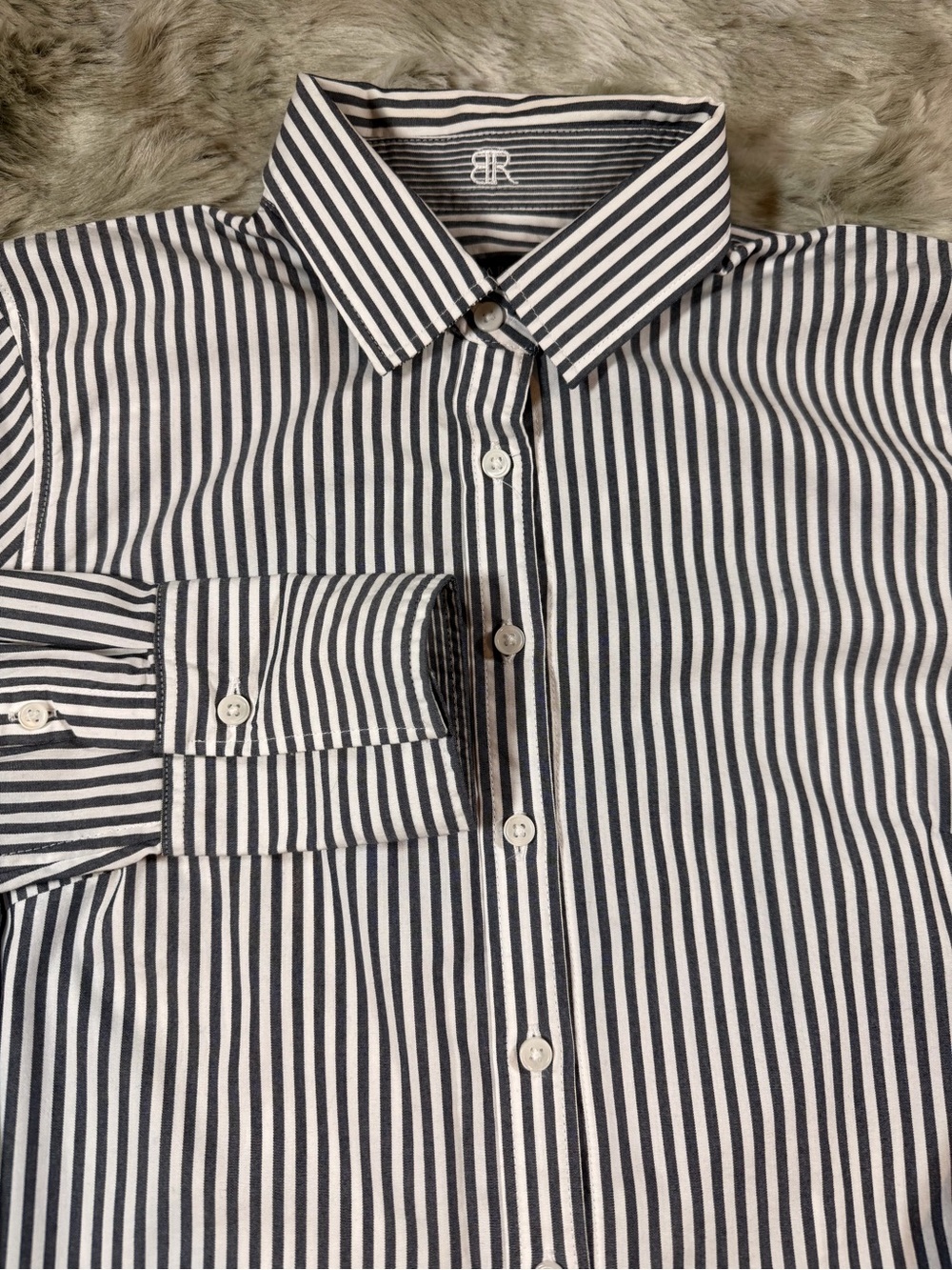 Banana Republic Riley Tailored Fit Gray and White Vertical Stripe Button Down